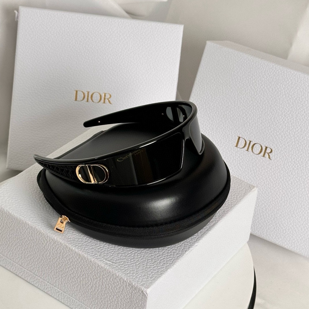 Dior winter25 VeryDiorM1U Sunglasses view 3