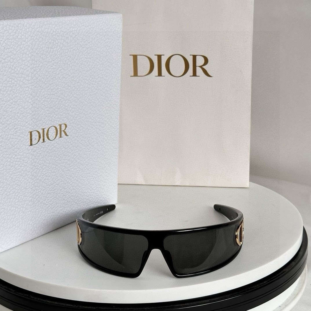 Dior winter25 VeryDiorM1U Sunglasses view 4