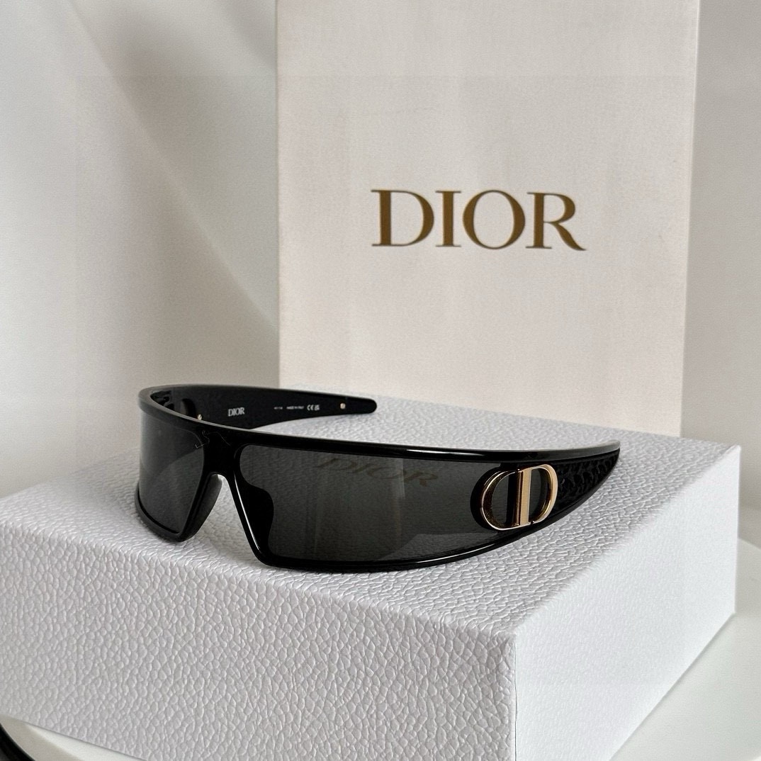 Dior winter25 VeryDiorM1U Sunglasses view 8