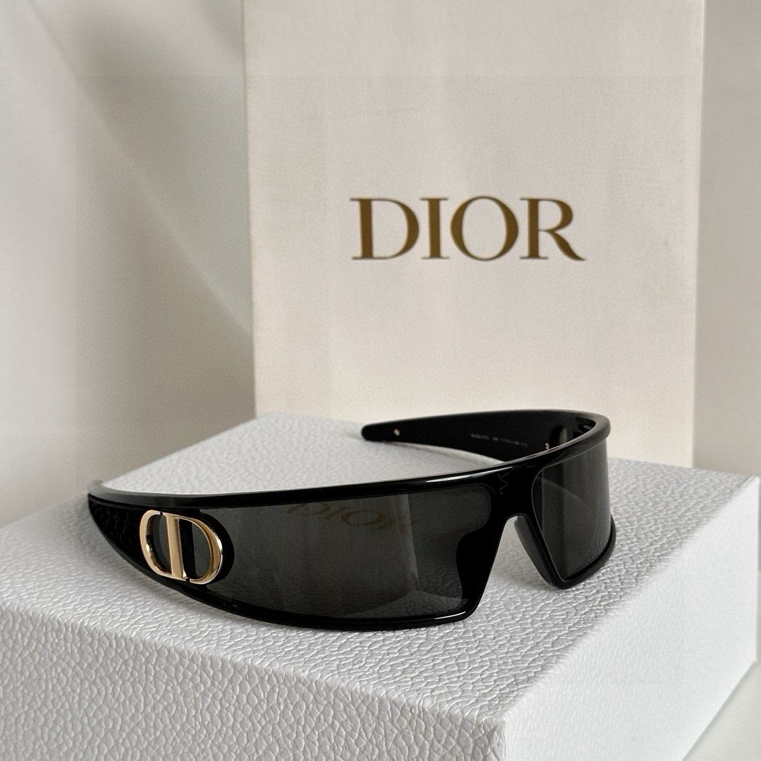 Dior winter25 VeryDiorM1U Sunglasses view 9