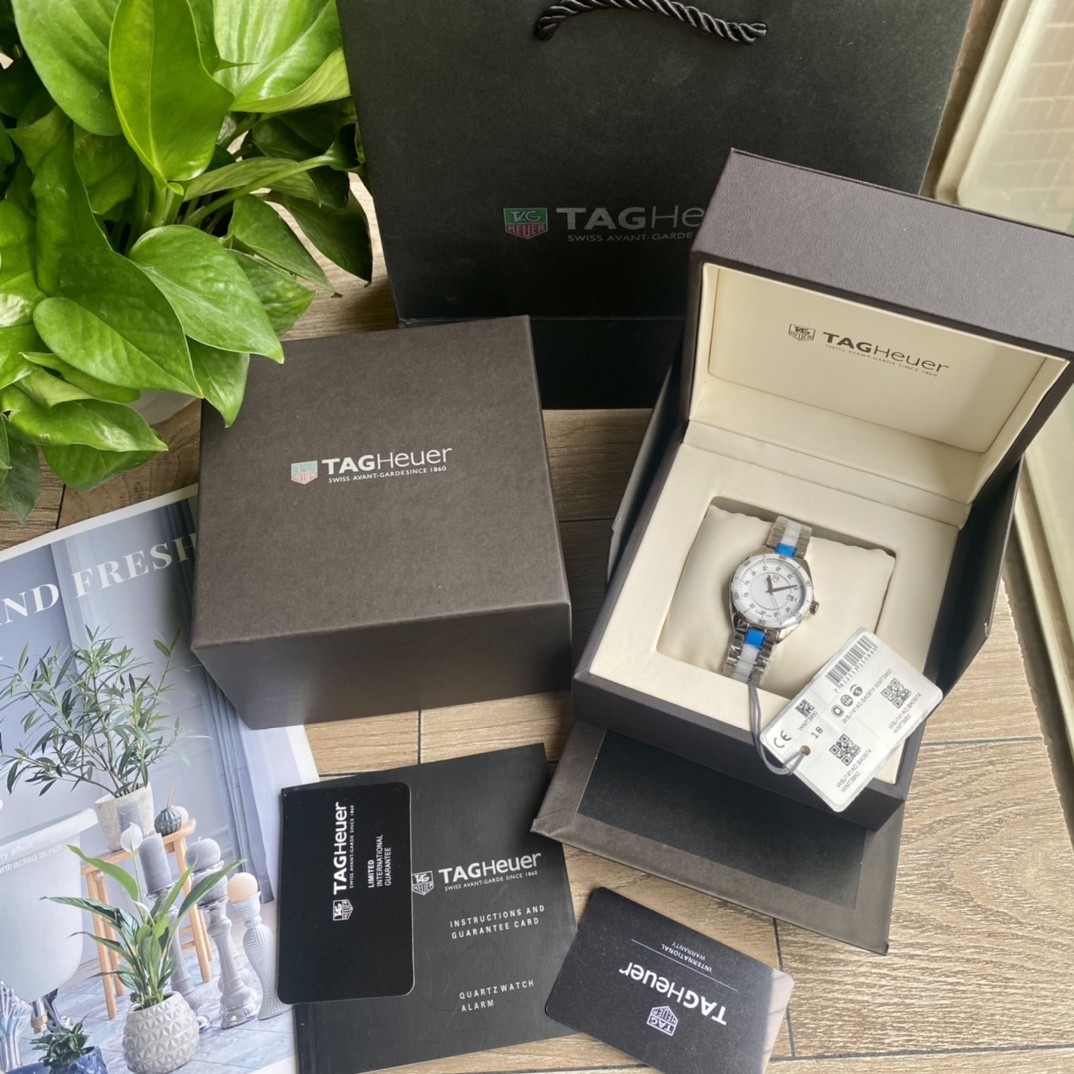 TAG Heuer Aquaracer Ceramic Quartz 33mm Watch view 2