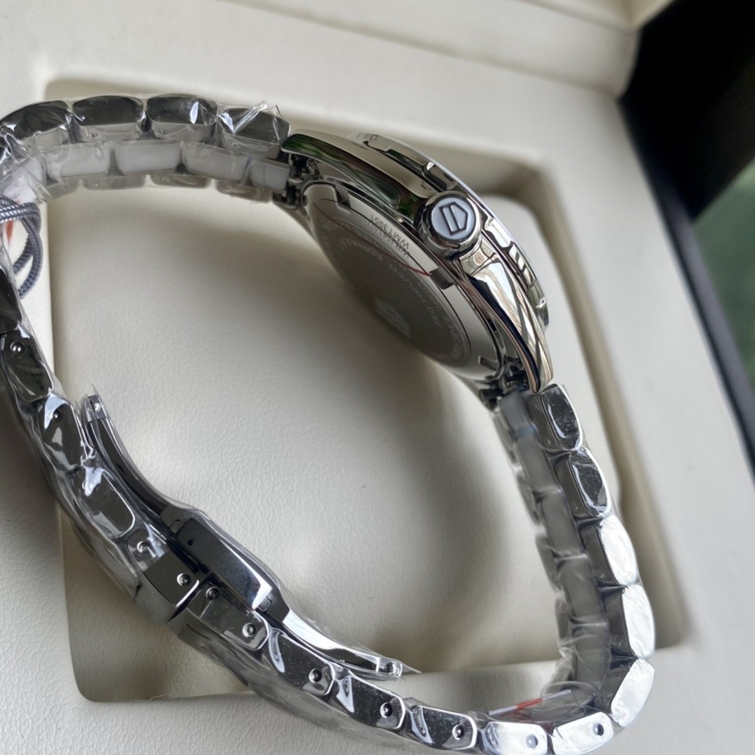 TAG Heuer Aquaracer Ceramic Quartz 33mm Watch view 4