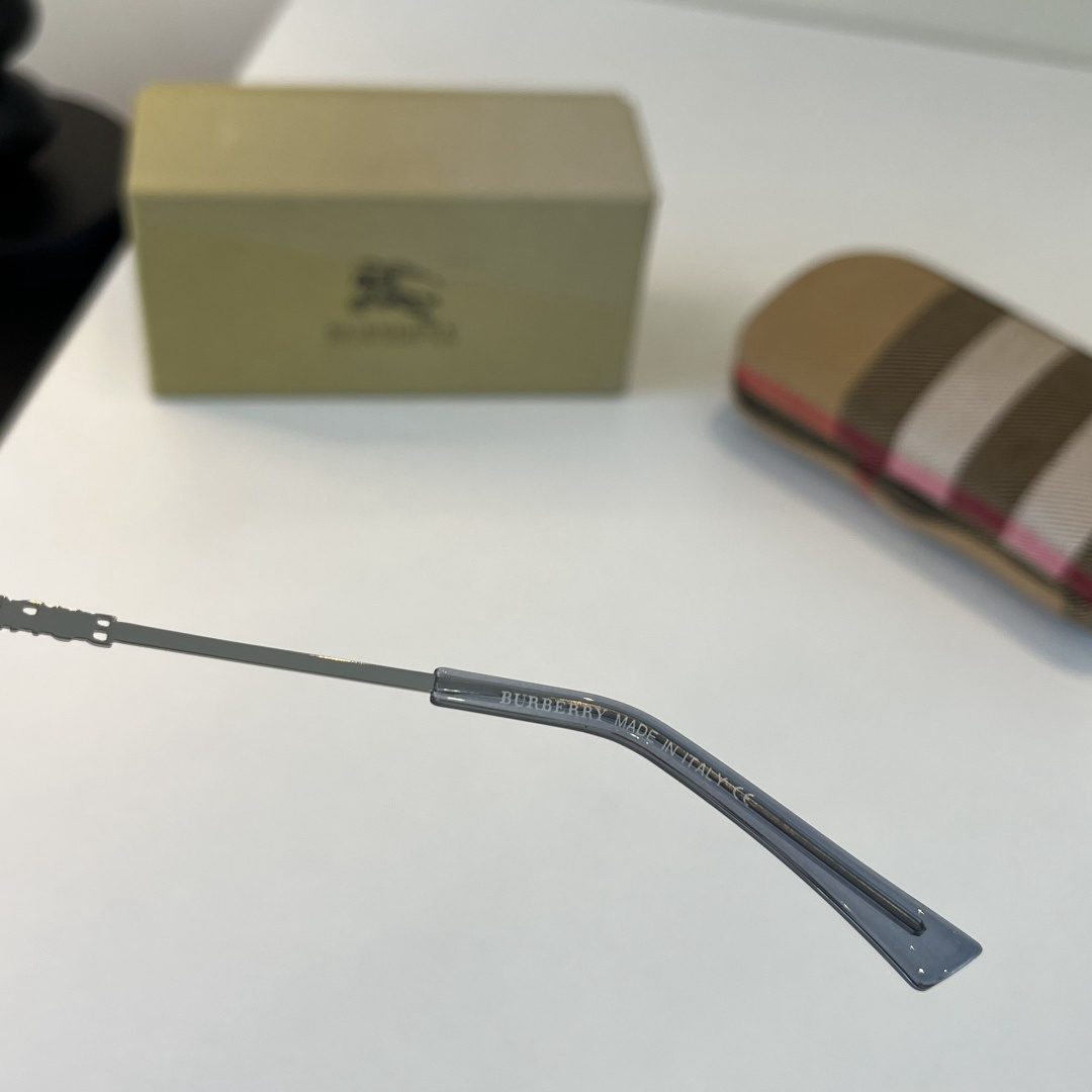 Burberry 2026 Sunglasses view 10