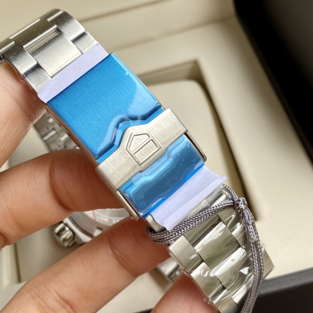 TAG Heuer Formula 1 Quartz 41mm Watch view 5