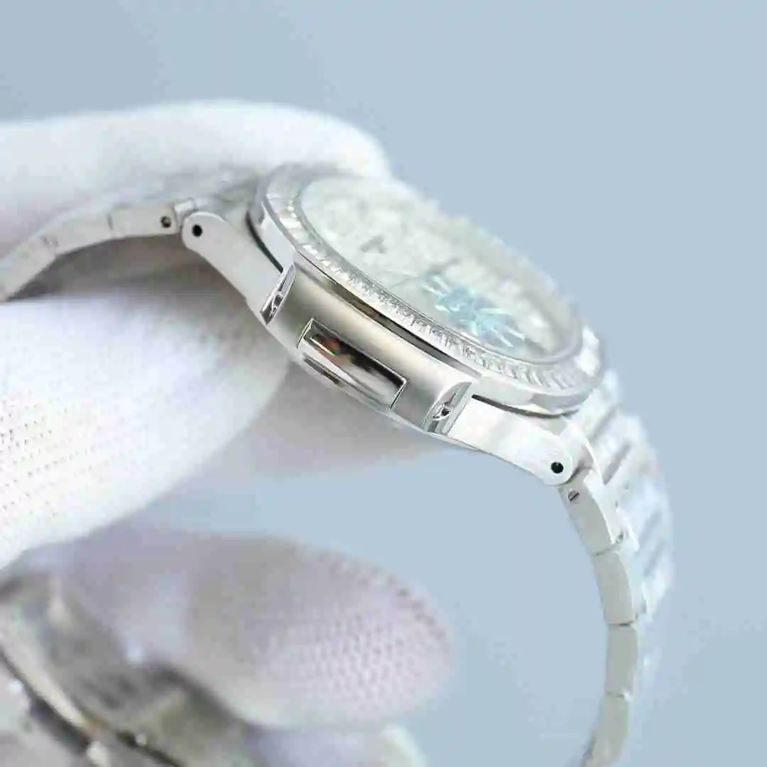 Patek Philippe Nautilus 7014 Watch view 4