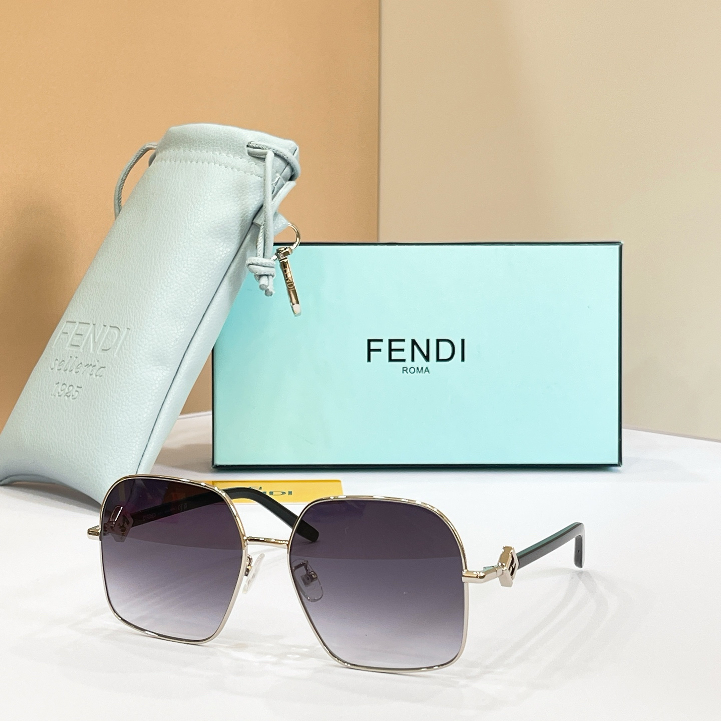 Fendi EL:FE40218U Size 58-15-140 Sunglasses view 2