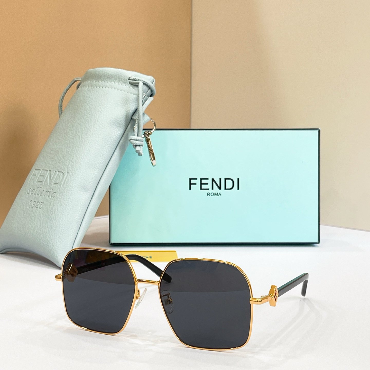 Fendi EL:FE40218U Size 58-15-140 Sunglasses view 3