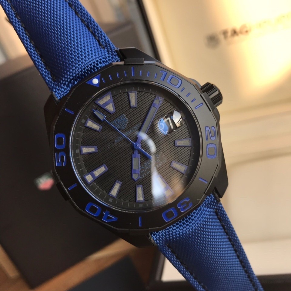 TAG Heuer Aquaracer Titanium Automatic 43mm Watch view 1