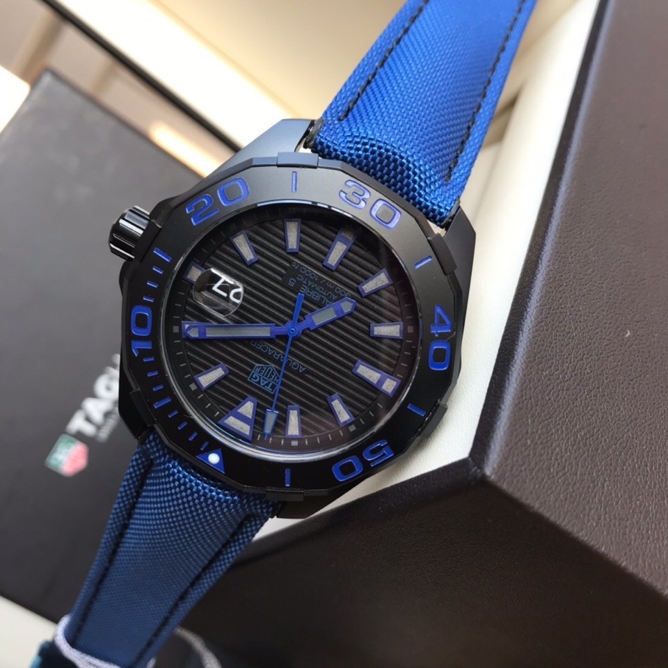 TAG Heuer Aquaracer Titanium Automatic 43mm Watch view 2