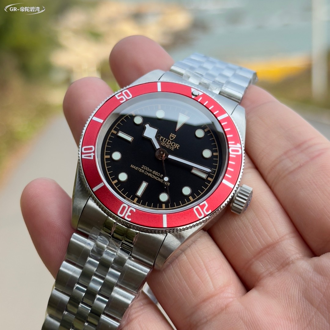 Rolex Submariner Watch view 1