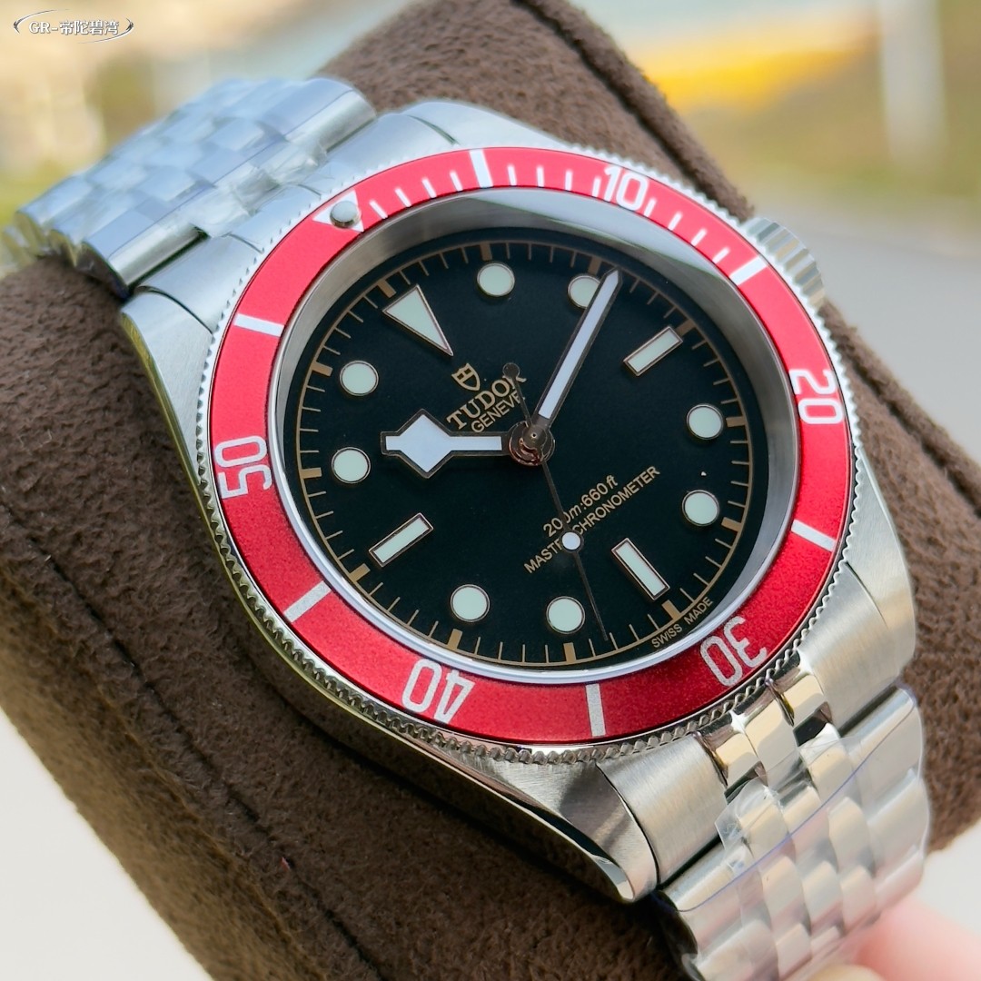 Rolex Submariner Watch view 3