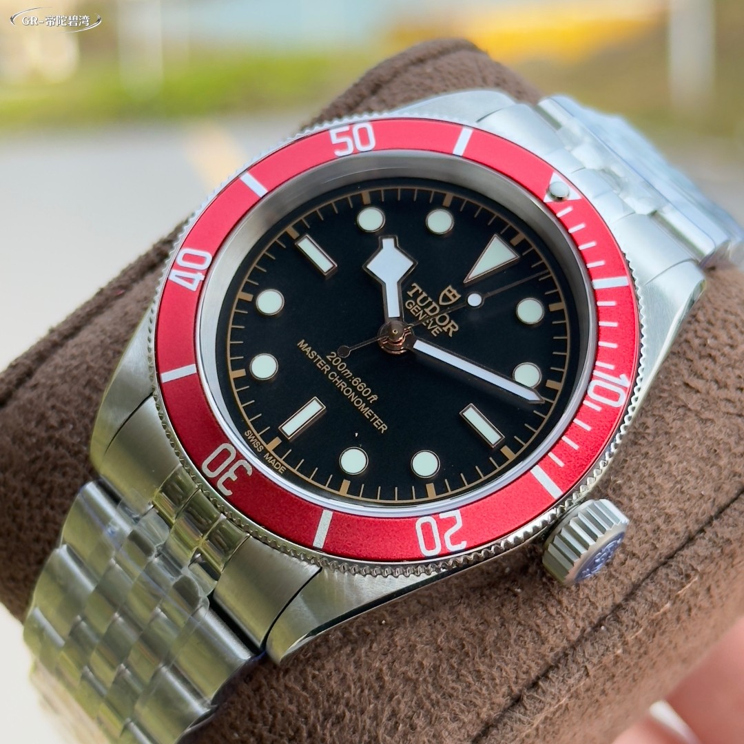 Rolex Submariner Watch view 4