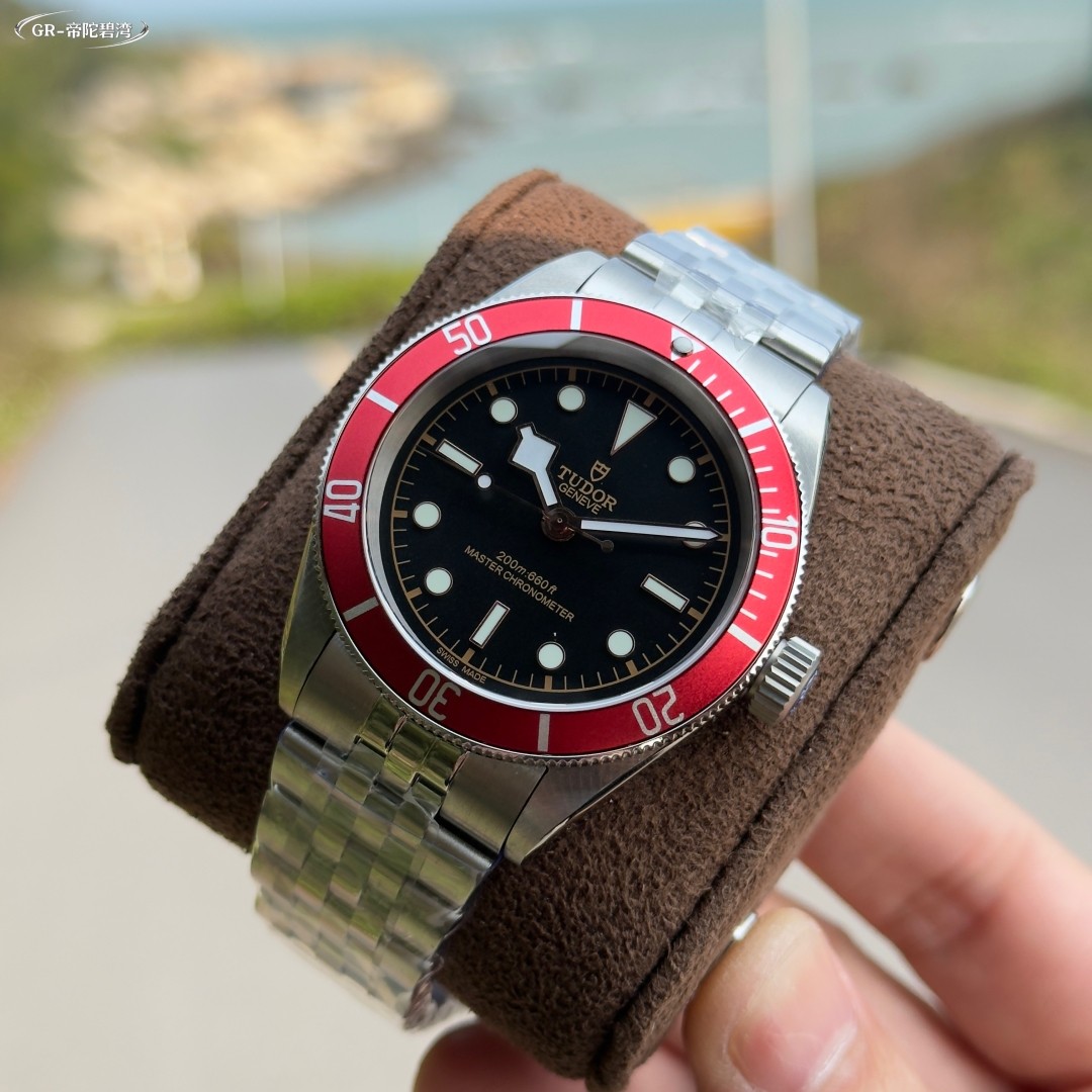 Rolex Submariner Watch view 6