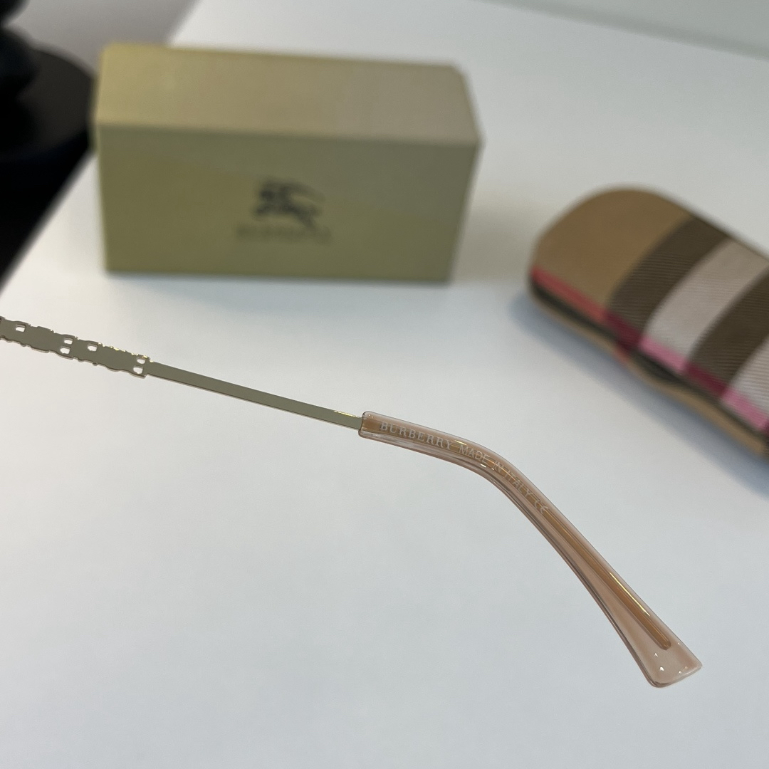 Burberry 2026 Sunglasses view 11