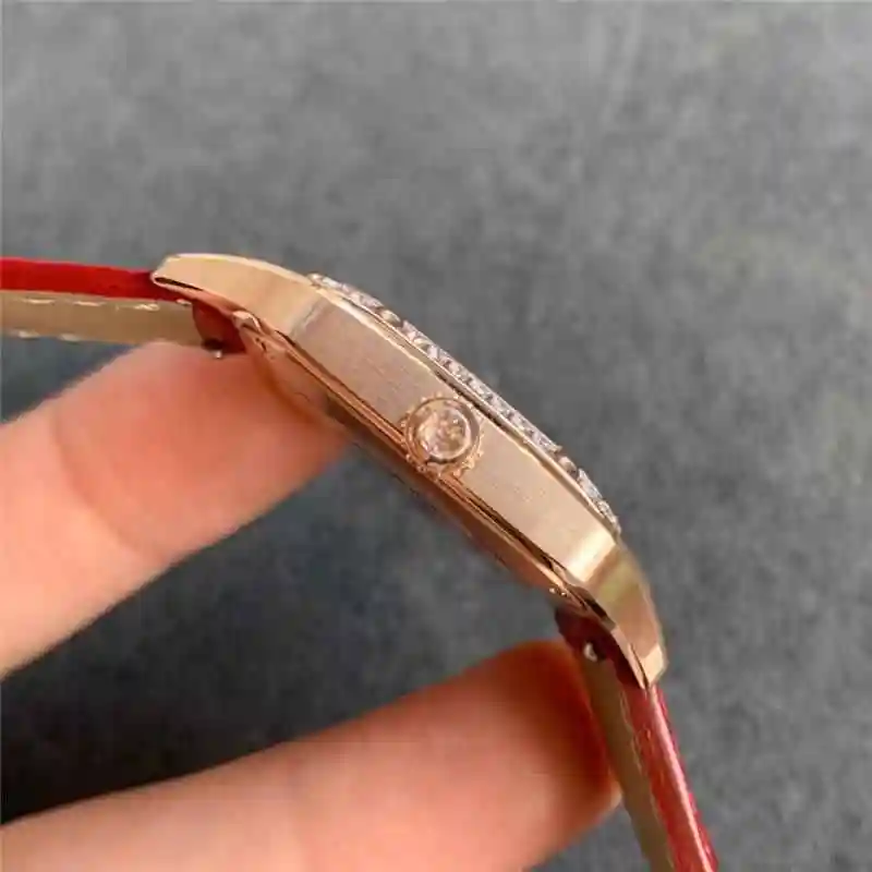 Cartier Santos Dumont series men's clothing: 43.5x31.4mm thickness 7.3mm, women's clothing 38x27.5mm thickness 7.3mm Watch view 7