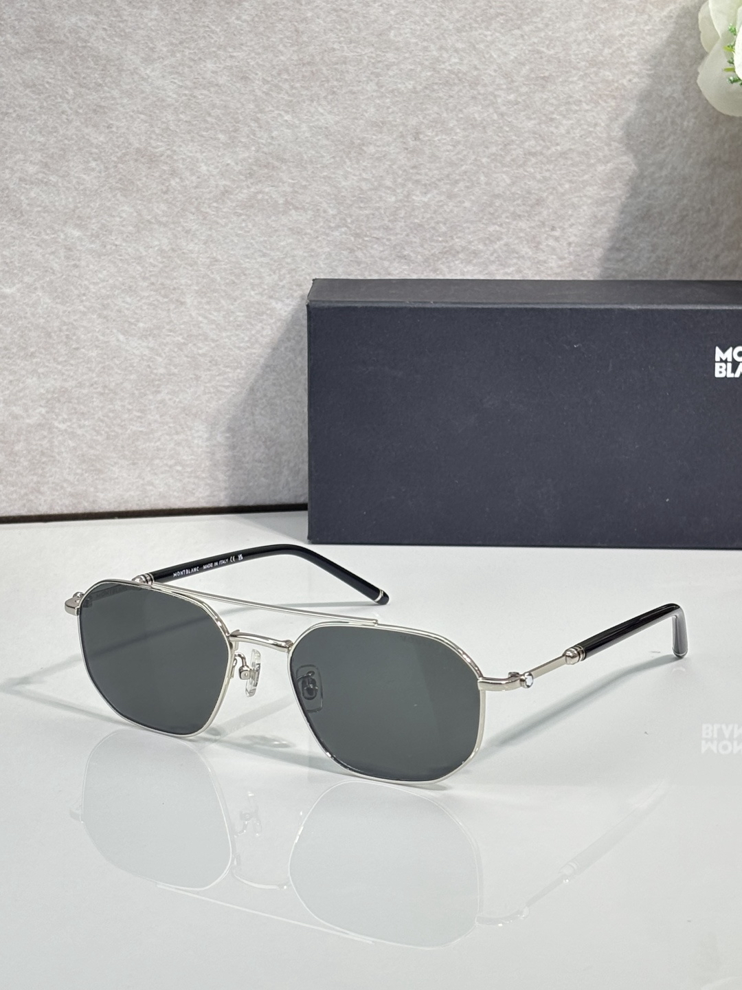 MONT BLAN EL:MB0481S Size 55 20 Sunglasses view 3