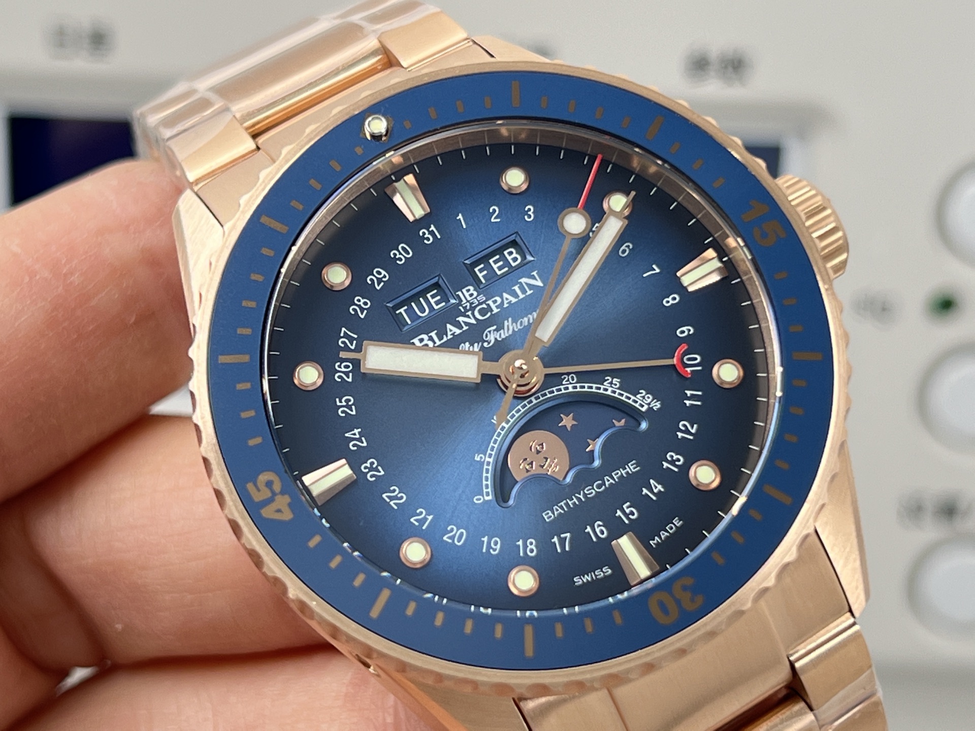 Ceramic Watch view 3
