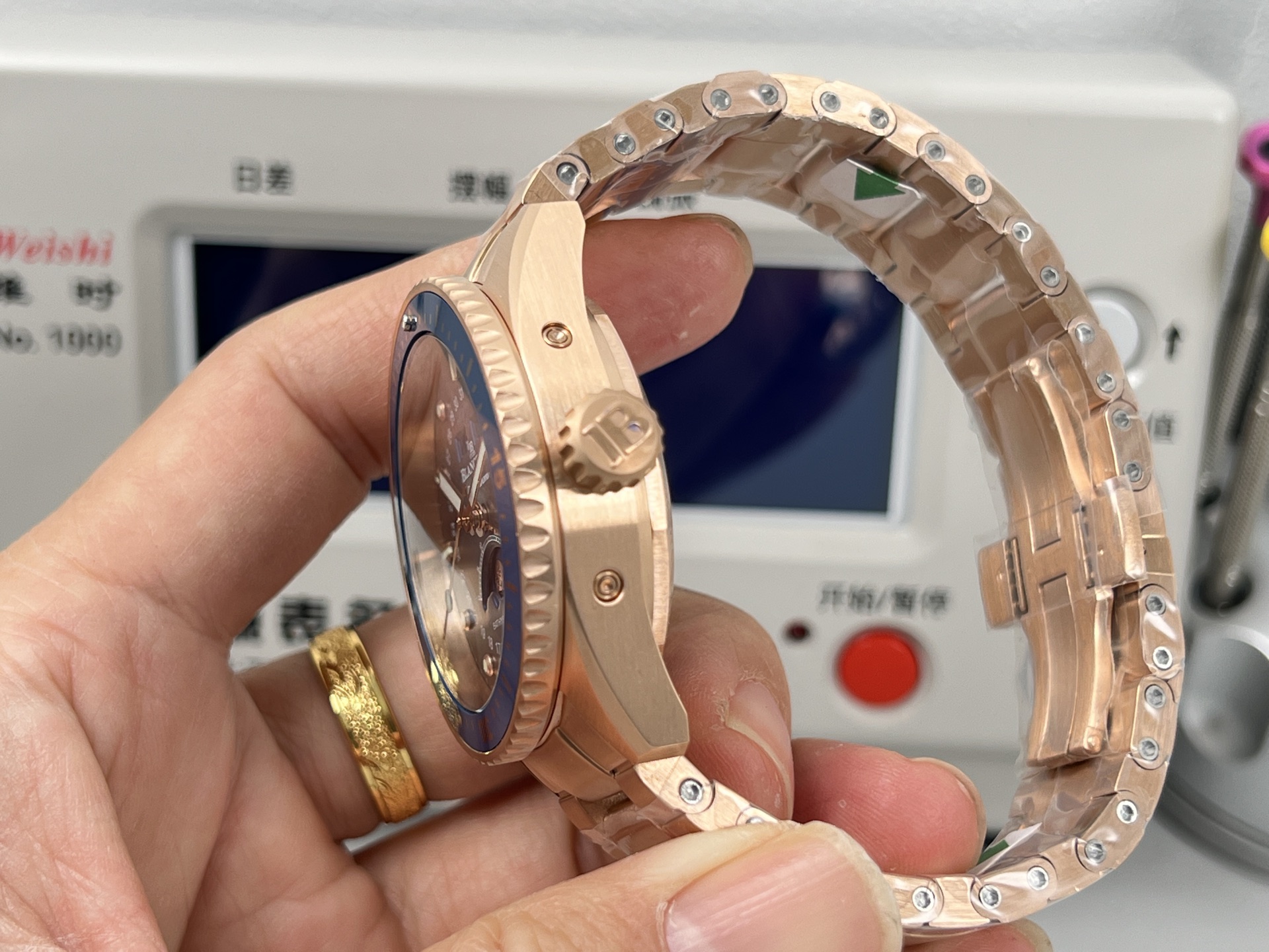 Ceramic Watch view 4