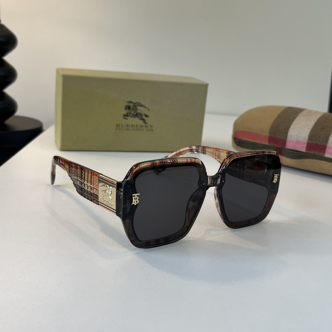 Burberry 2026 Sunglasses view 2