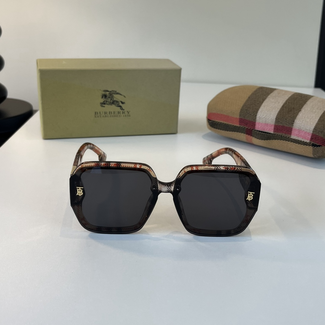 Burberry 2026 Sunglasses view 3