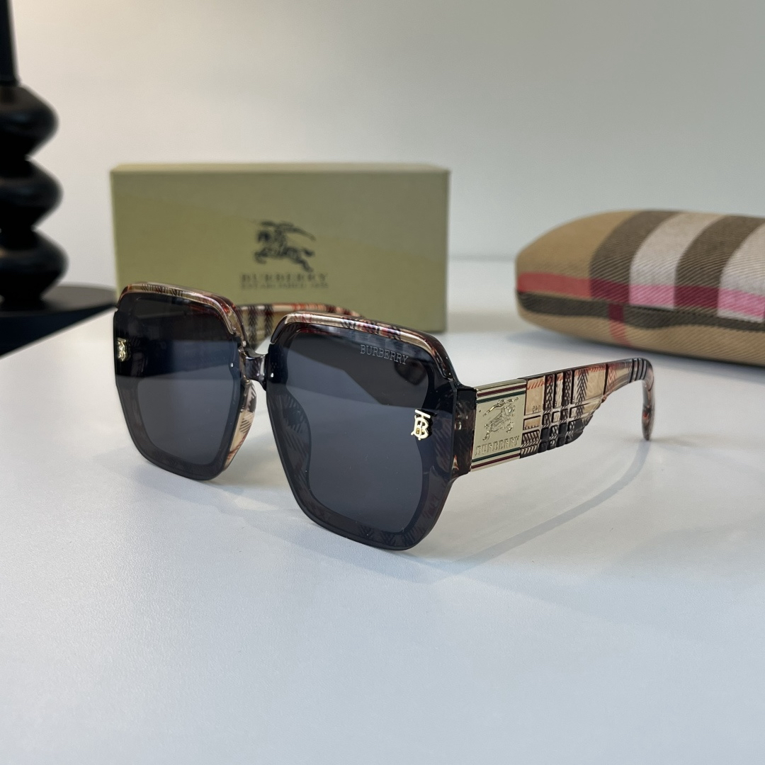 Burberry 2026 Sunglasses view 4