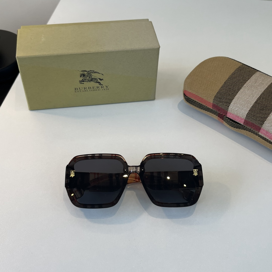 Burberry 2026 Sunglasses view 5