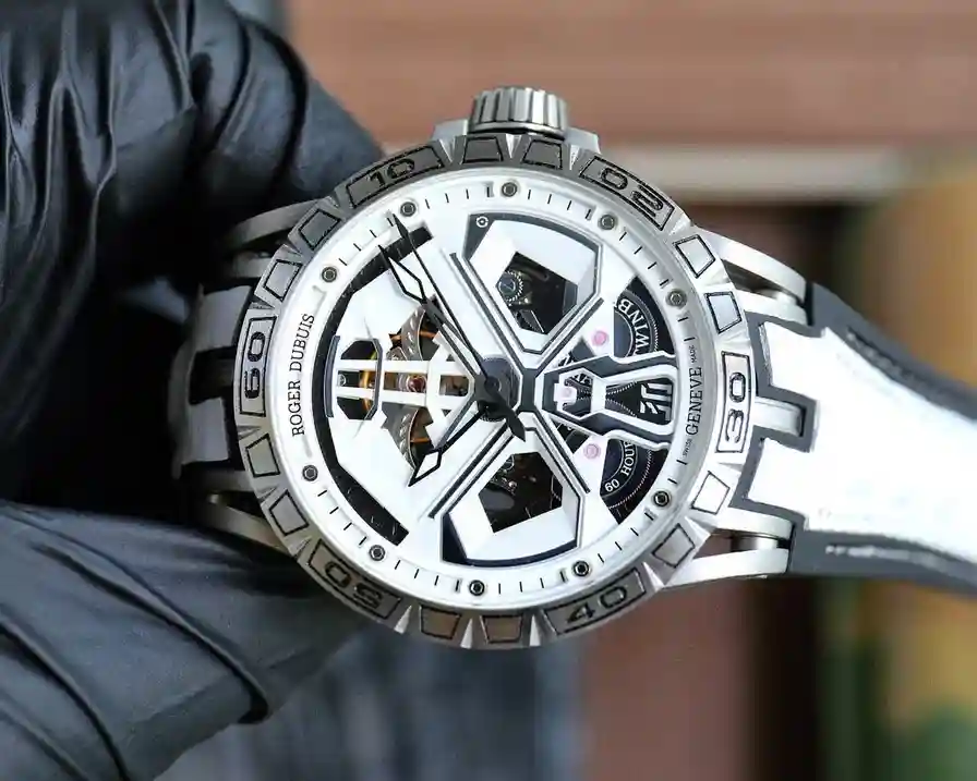 General Watches Roger Dubuis white 750 black 770 Watch view 9