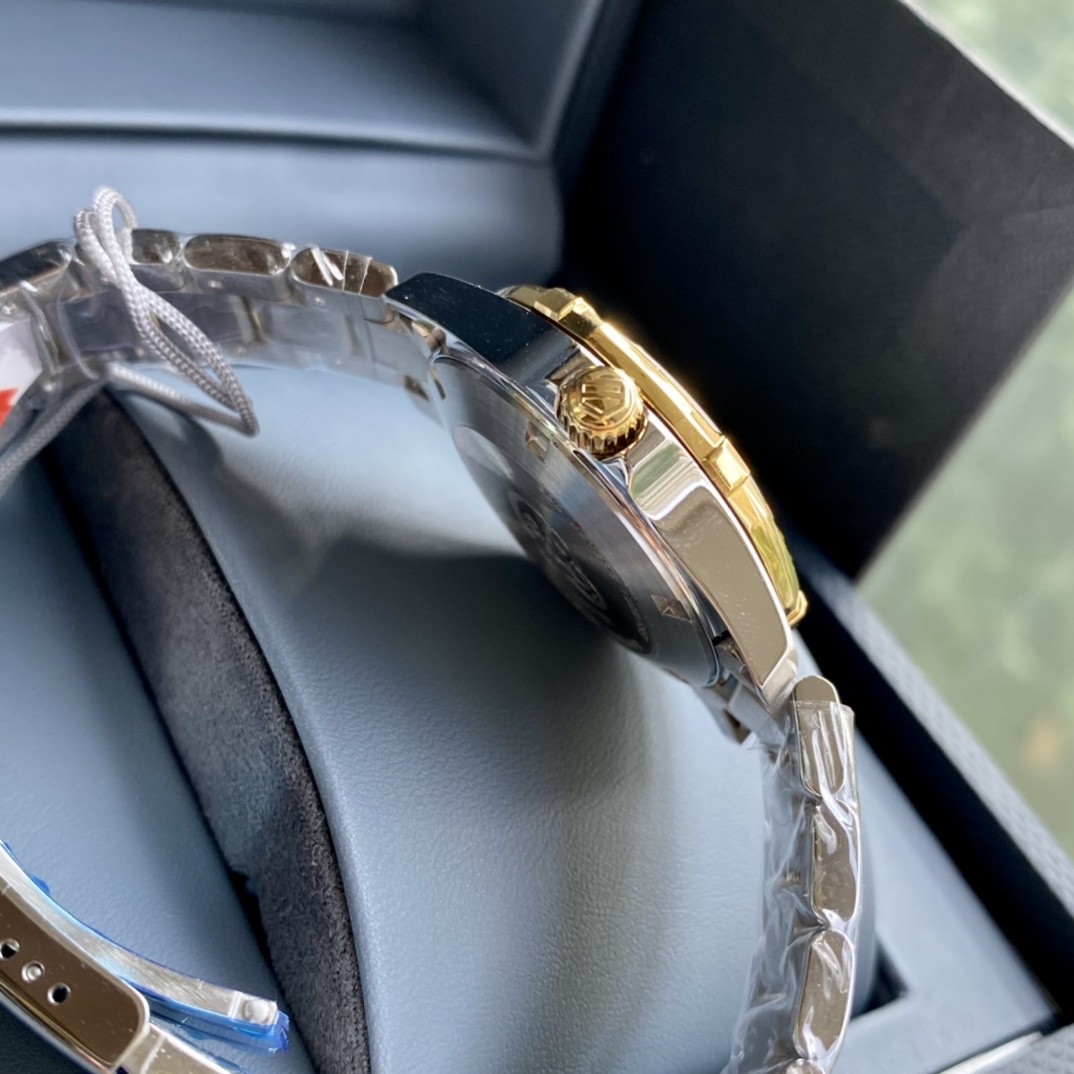 TAG Heuer Aquaracer Mother of Pearl Dial Quartz Watch view 3