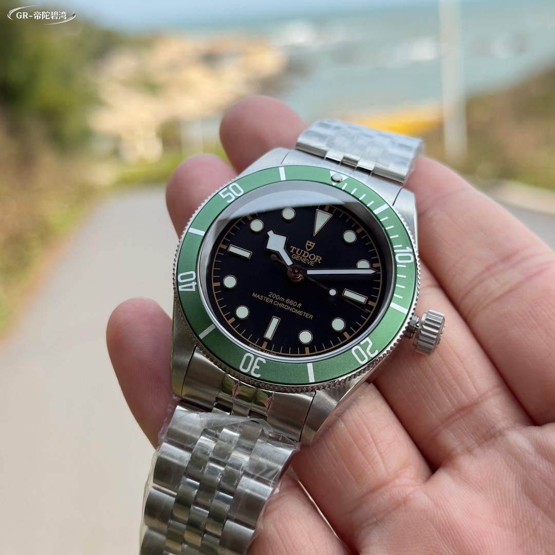 Rolex Submariner Watch view 1