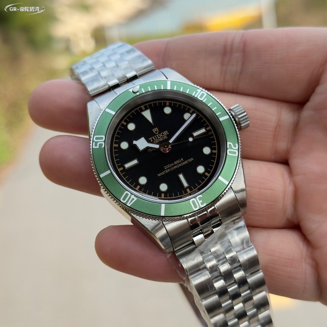 Rolex Submariner Watch view 2