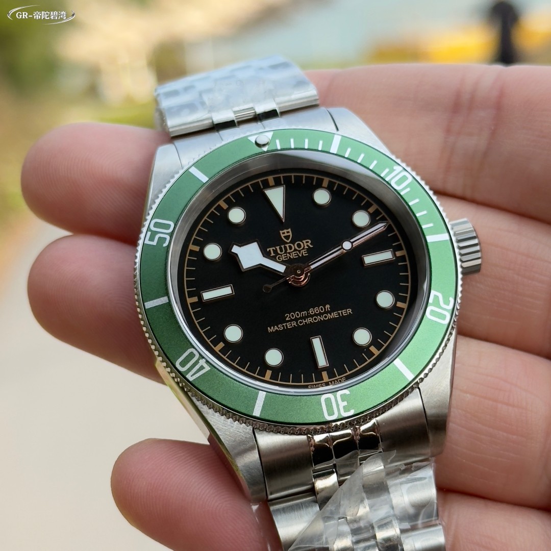 Rolex Submariner Watch view 3
