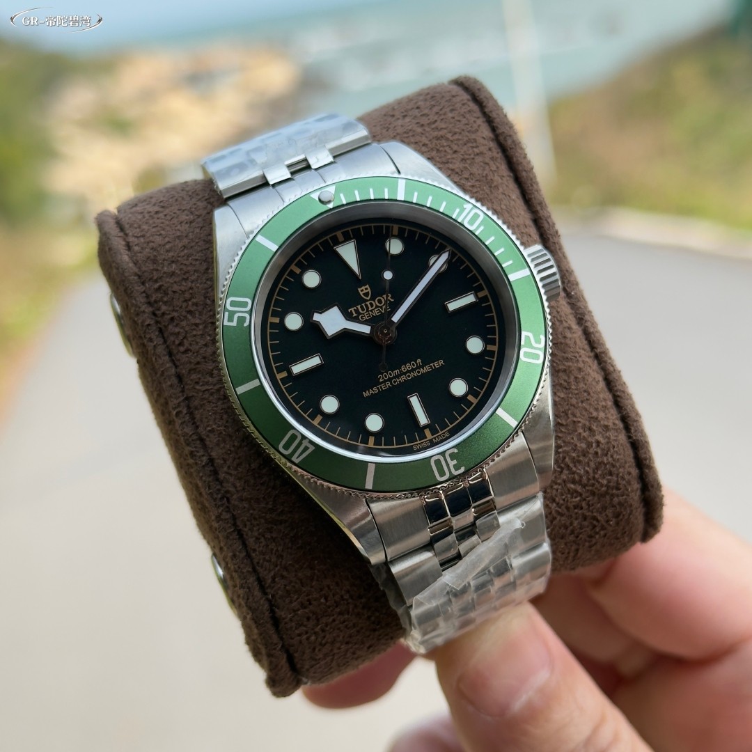 Rolex Submariner Watch view 5