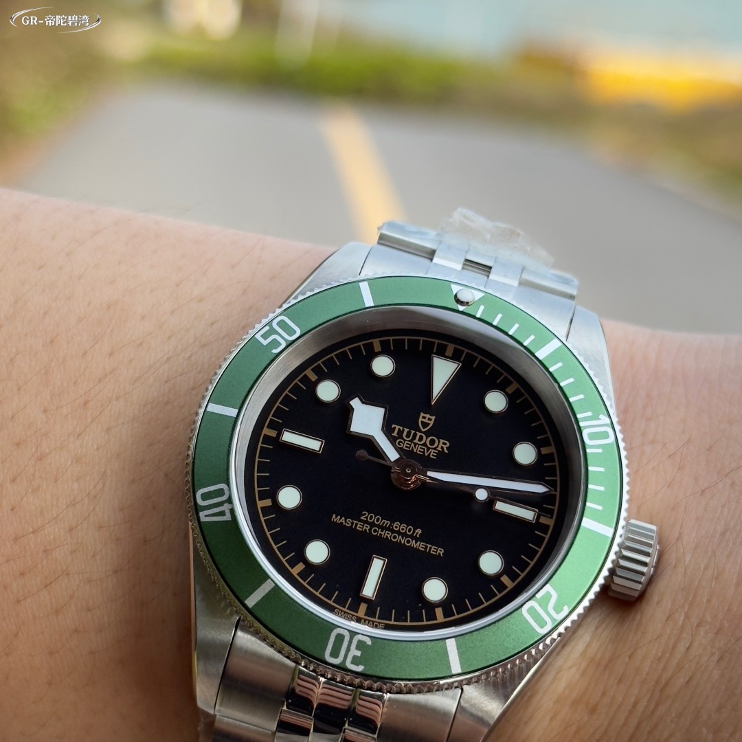 Rolex Submariner Watch view 6