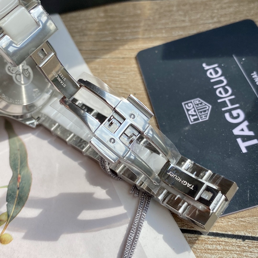 TAG Heuer Aquaracer Ceramic Quartz 35mm Watch view 4