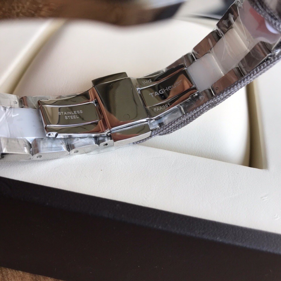 TAG Heuer Aquaracer Ceramic Quartz 35mm Watch view 8