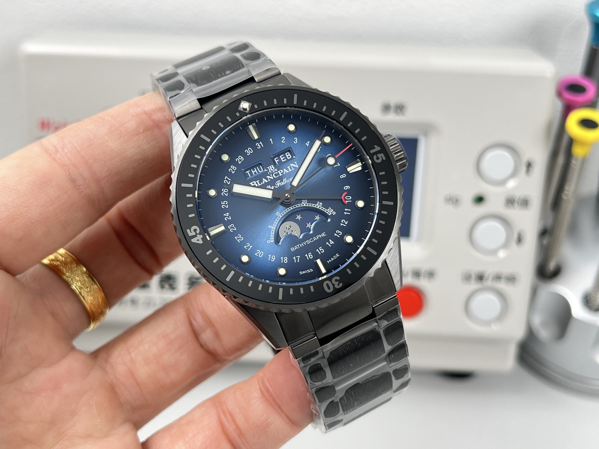 Ceramic Watch view 3