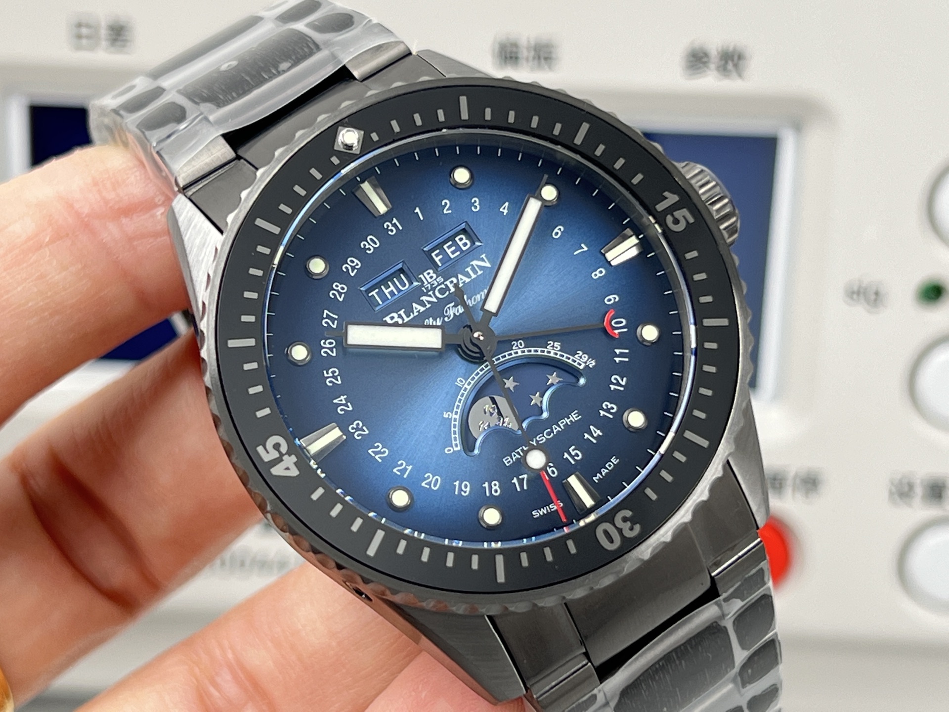 Ceramic Watch view 4