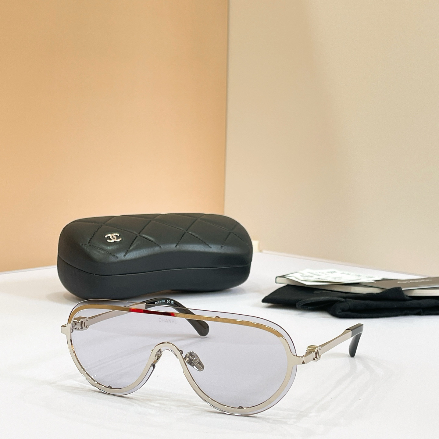 CHANE EL:2551 Size 142 Sunglasses view 1