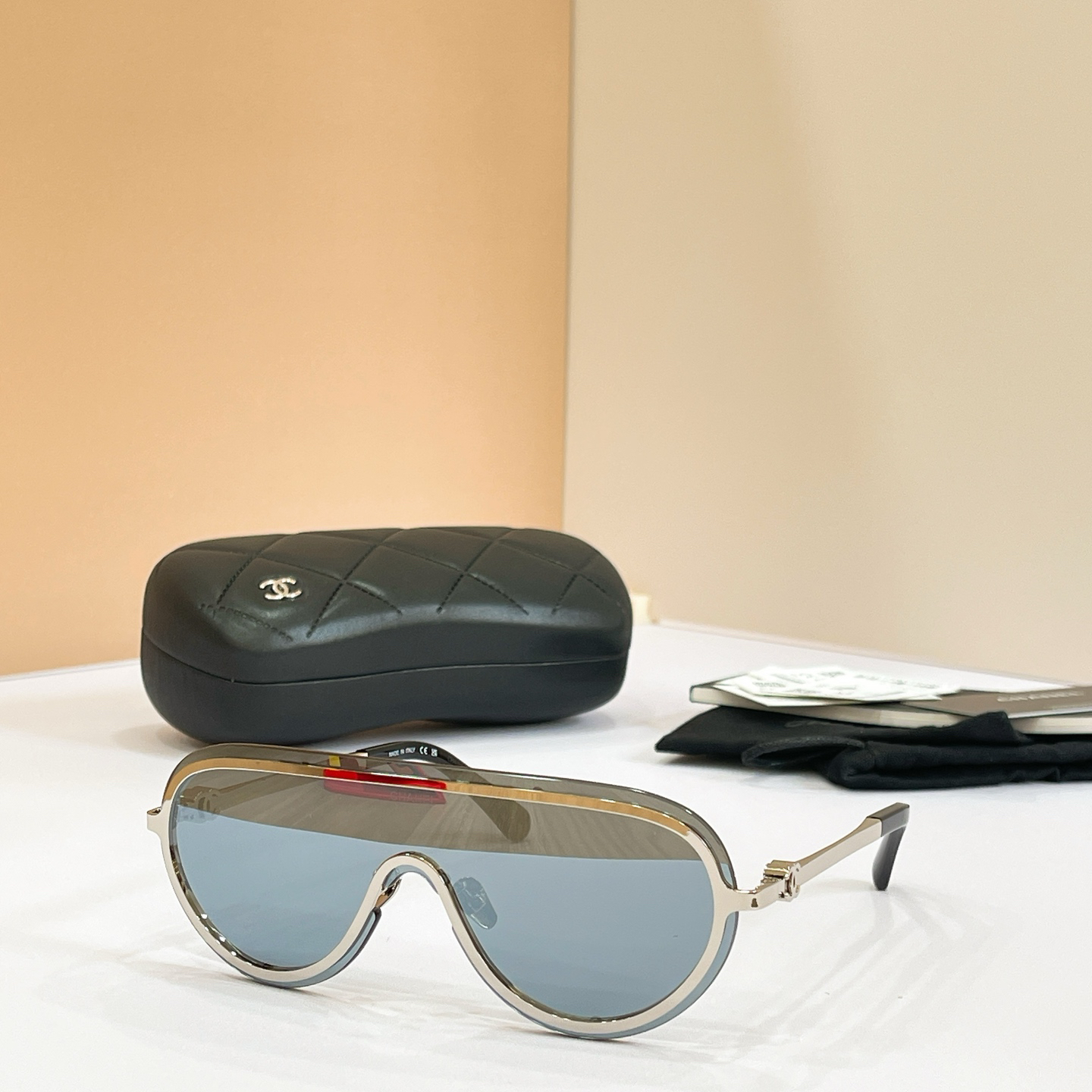 CHANE EL:2551 Size 142 Sunglasses view 2