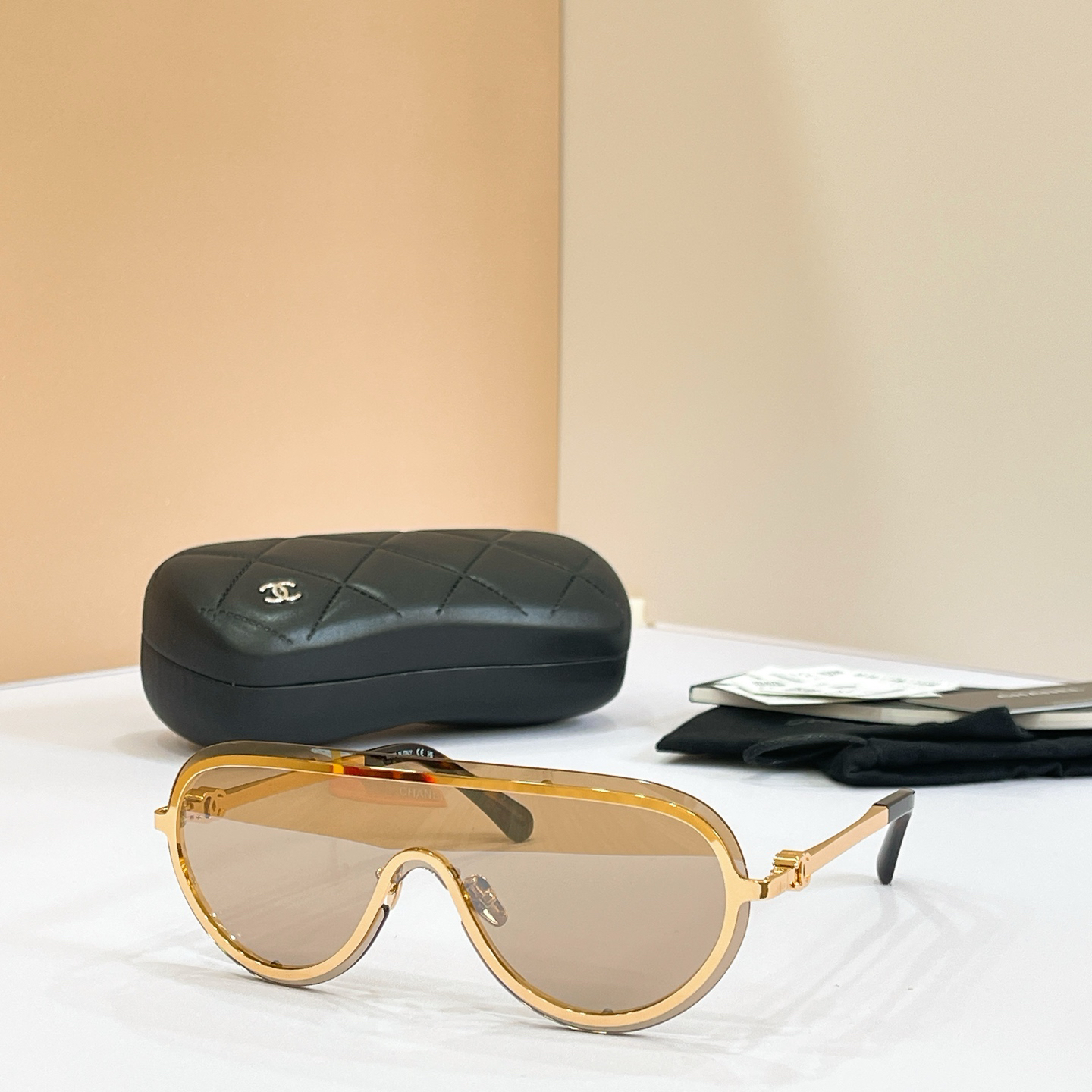 CHANE EL:2551 Size 142 Sunglasses view 4