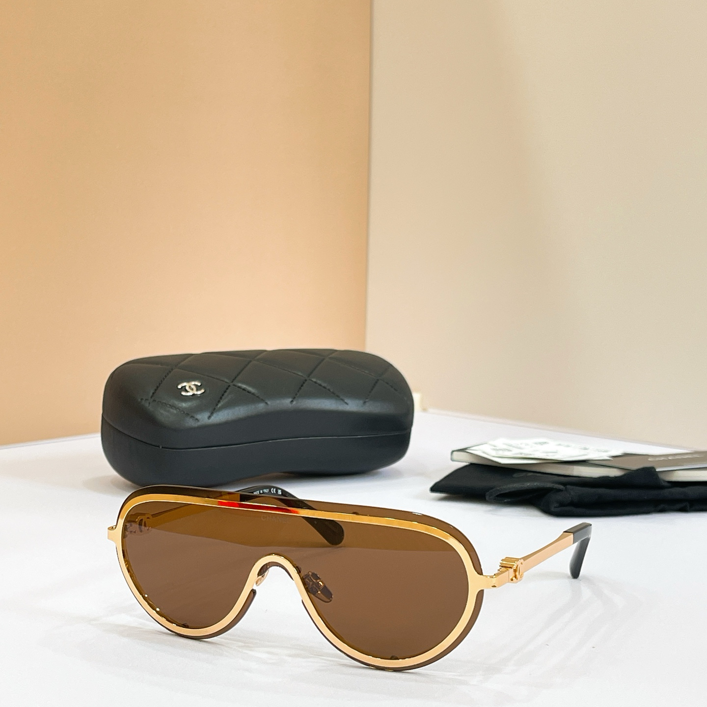 CHANE EL:2551 Size 142 Sunglasses view 5