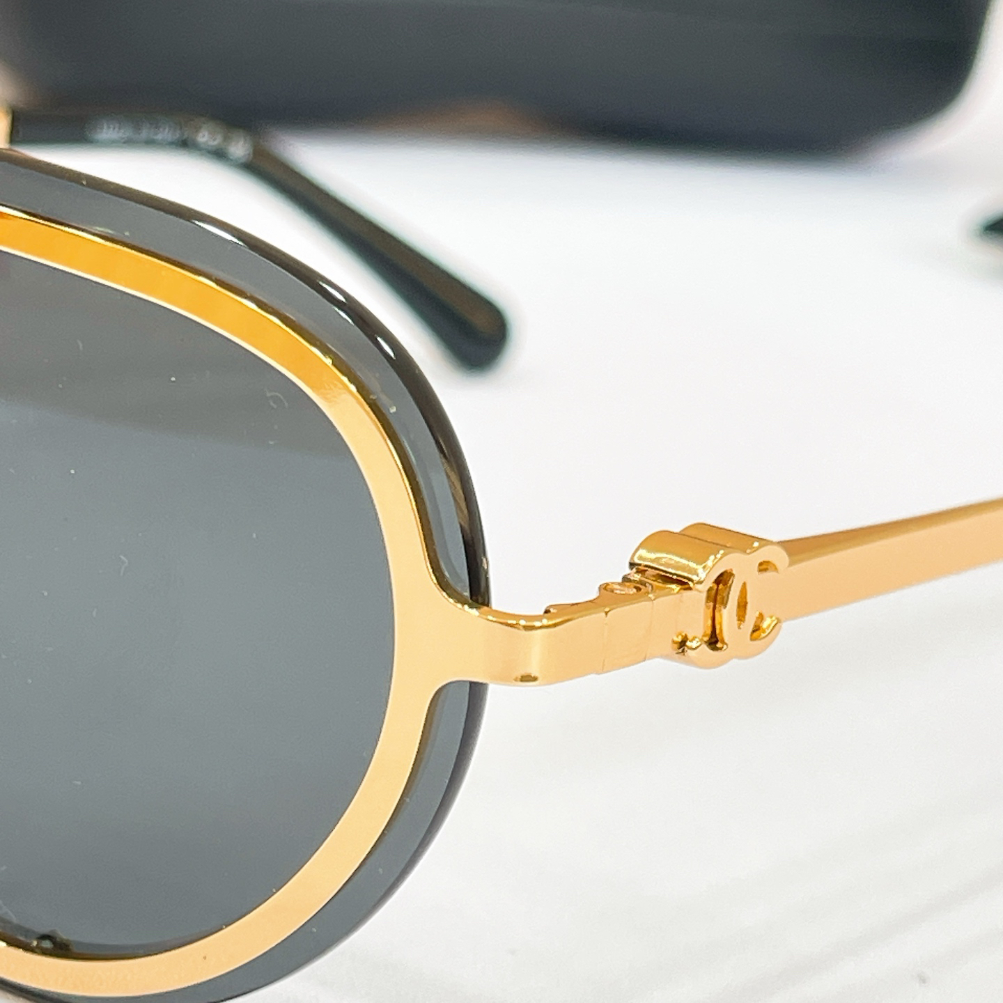 CHANE EL:2551 Size 142 Sunglasses view 7