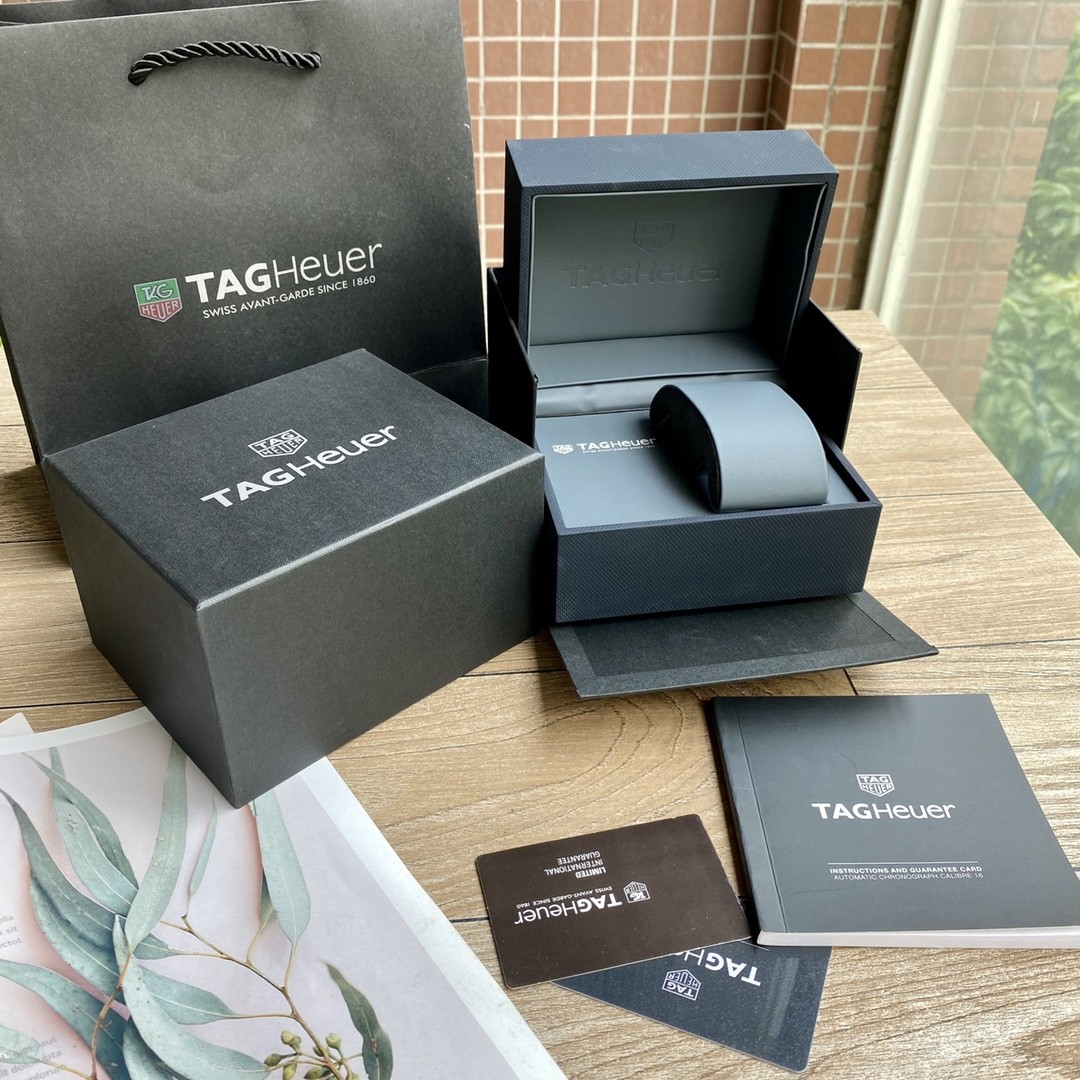 TAG Heuer Aquaracer Ceramic Quartz 35mm Watch view 2