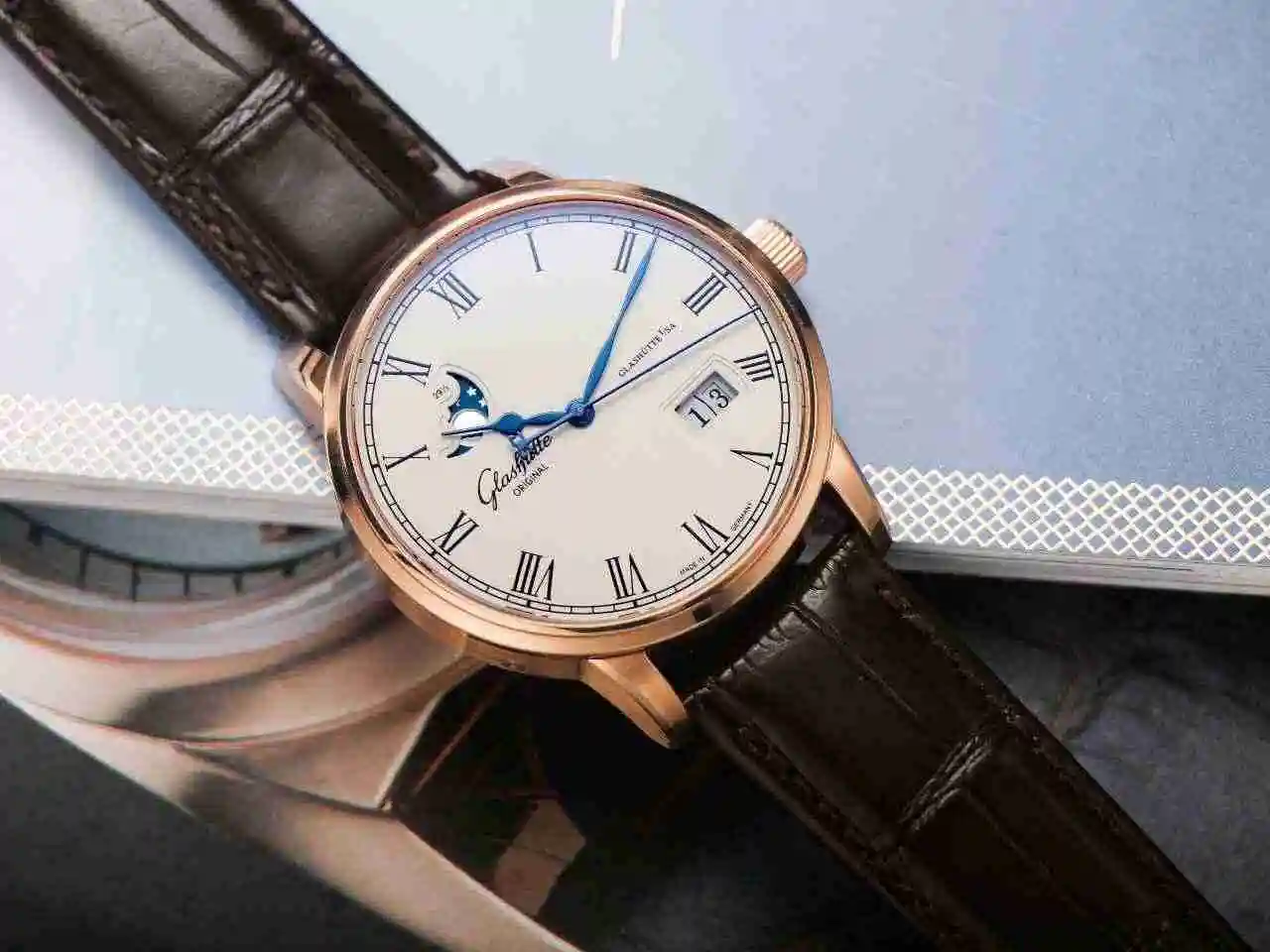 General Watches Glash tte Original White 1450 Rose 1550 Watch view 3