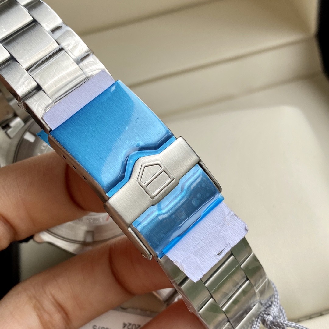 TAG Heuer Formula 1 Quartz 41mm Watch view 4