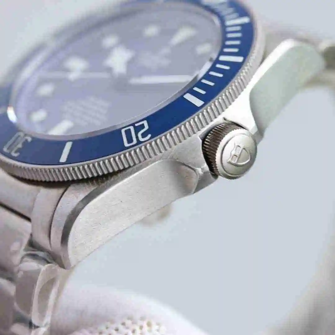 General Watches Tudor 25500TN black Blue Watch view 5