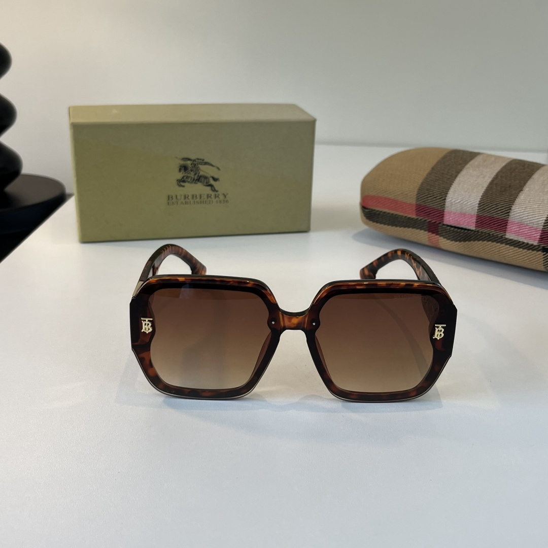 Burberry 2026 Sunglasses view 3