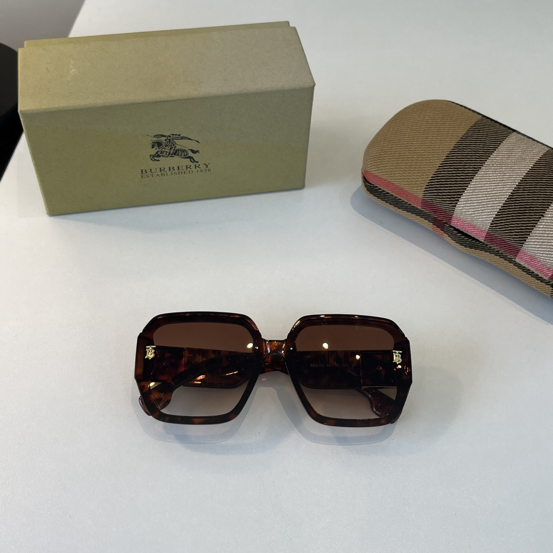 Burberry 2026 Sunglasses view 5