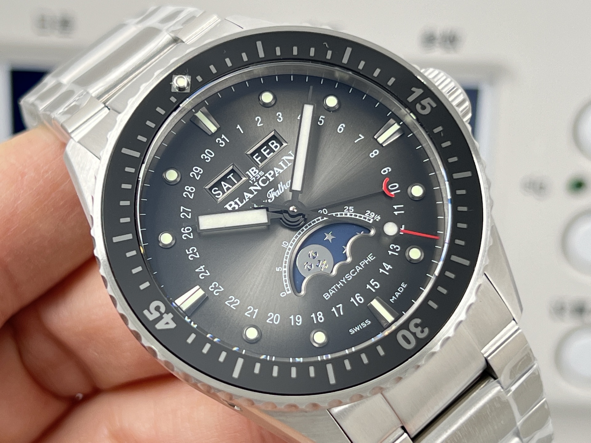 Ceramic Watch view 4