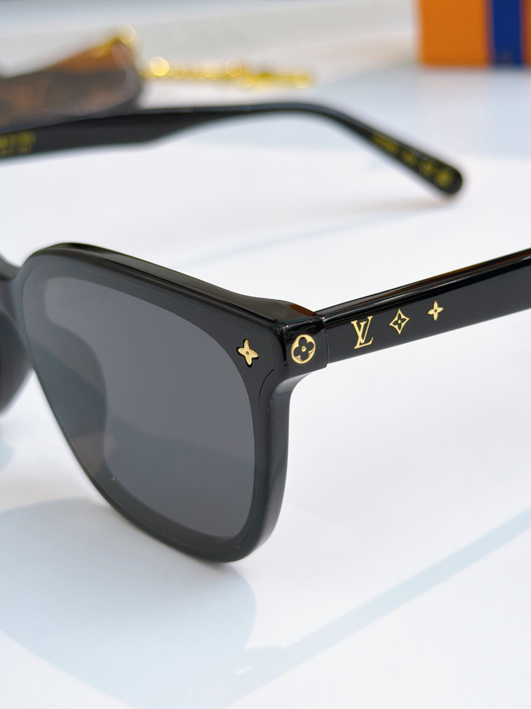 LOUIS VUITTO Z2136 Z2151 Z2152 Z2153 Z2154 Size 63-15-146 Sunglasses view 3